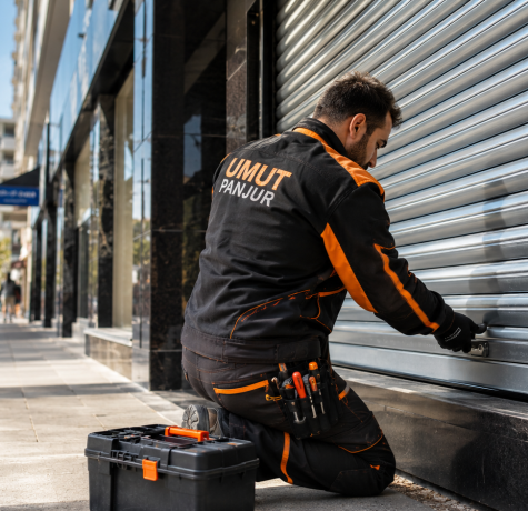 Bostanlı otomatik kepenk tamiri ve onarımı — İzmir Umut Panjur 7/24 teknik servis mobil aracı.
